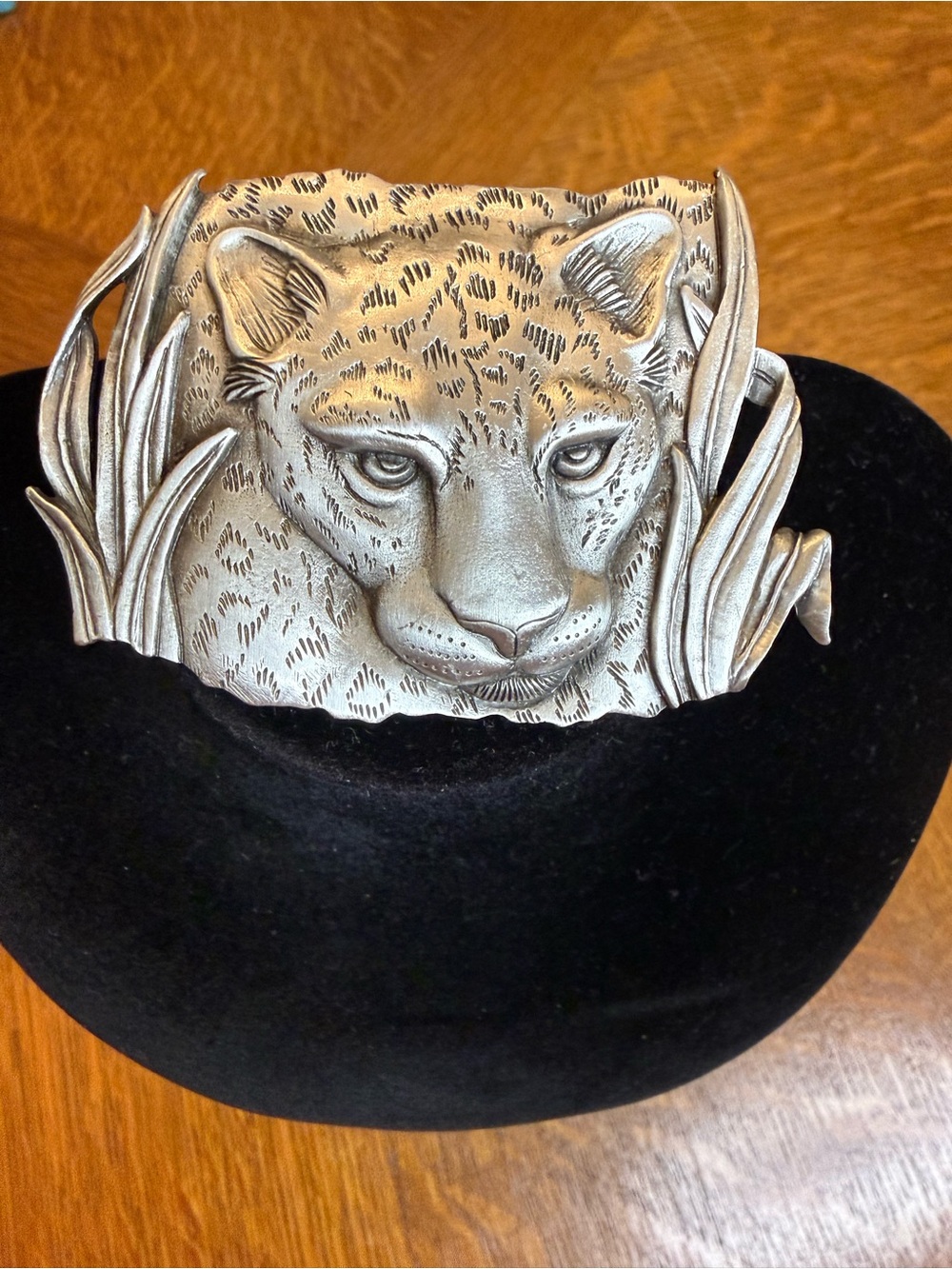 JJ Jonette leopard, pewter brooch